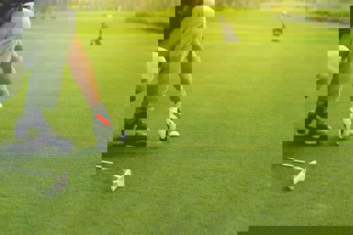 measuring-up-a-golf-shot