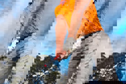 man-gripping-golf-club