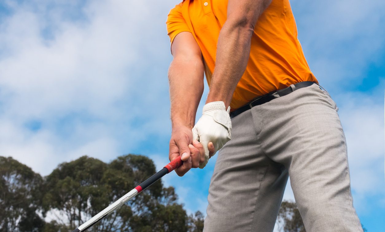 How to hold a golf club