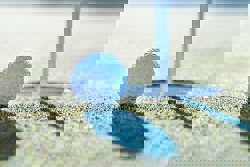 golf-ball-on-frosty-grass